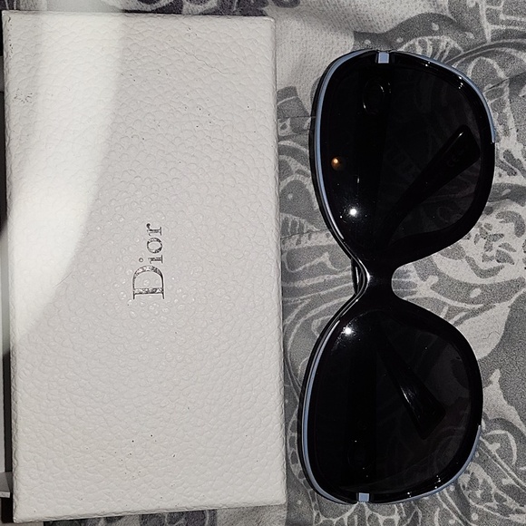 Dior sunglasses 💯 Authentic - Picture 1 of 13